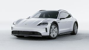 Taycan 4 Cross Turismo 外观图，显示汽车的前部和左侧