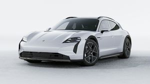 Taycan Turbo Cross Turismo 外观图，显示汽车的前部和左侧
