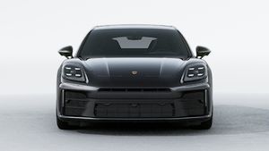 Panamera 外观图，显示汽车前部