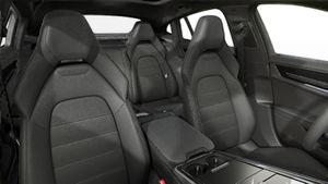 Interior view showing the front seats of Panamera 4 E-Hybrid