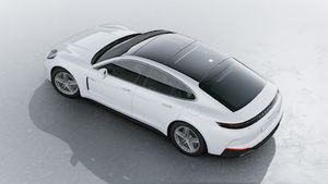 Exterior view of Panamera 4 E-Hybrid seen from above
