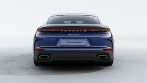 Panamera 行政加长版 外观图，显示汽车尾部