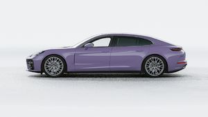 Exterior view of Panamera Executive Signature showing the left side of the car