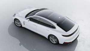 Exterior view of Panamera 4 E-Hybrid Executive seen from above