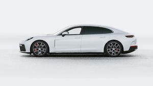 Panamera 4S E-Hybrid 行政加长版 外观图，显示汽车左侧