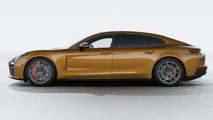 Panamera Turbo E-Hybrid 行政加长版 外观图，显示汽车左侧
