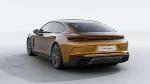 Panamera Turbo E-Hybrid 行政加长版 的外景，显示汽车的背面和左侧