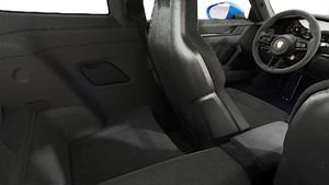 Vista interior, mostrando os bancos traseiros do 911 Carrera GTS