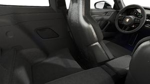 Vista interior, mostrando os bancos traseiros do 911 Carrera GTS