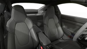 Vista interior, mostrando os bancos dianteiros do 911 Carrera GTS