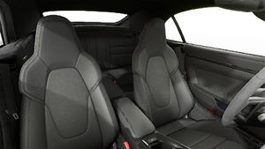 Vista interior, mostrando os bancos dianteiros do 911 Carrera GTS Cabriolet