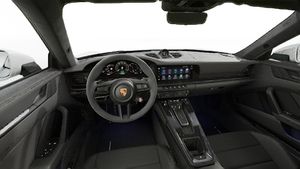 Vista interior, mostrando o volante e o painel de instrumentos de 911 Carrera 4 GTS