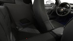 Vista interior, mostrando os bancos traseiros do 911 Targa 4S