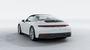 Vista exterior do 911 Targa 4S, de trás e lateral esquerda