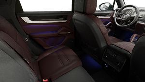 Vista interior, mostrando os bancos traseiros do Cayenne Turbo E-Hybrid