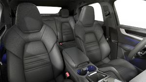 Vista interior, mostrando os bancos dianteiros do Cayenne Coupé