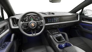 Vista interior, mostrando o volante e o painel de instrumentos de Cayenne S E-Hybrid Coupé
