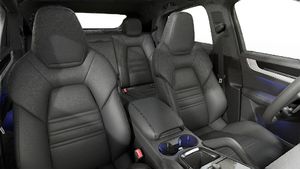 Vista interior, mostrando os bancos dianteiros do Cayenne S E-Hybrid Coupé