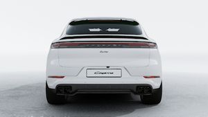 Vista exterior do Cayenne Turbo E-Hybrid Coupé, de trás