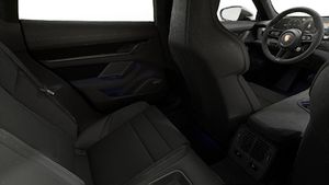 Vista interior, mostrando os bancos traseiros do Taycan GTS