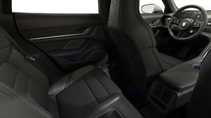 Vista interior, mostrando os bancos traseiros do Taycan Sport Turismo