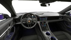 Vista interior, mostrando o volante e o painel de instrumentos de Taycan Sport Turismo