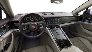Vista interior, mostrando o volante e o painel de instrumentos de Panamera
