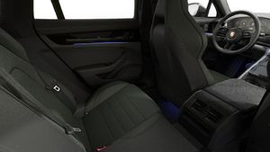 Vista interior, mostrando os bancos traseiros do Panamera 4