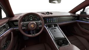 Vista interior, mostrando o volante e o painel de instrumentos de Panamera 4 E-Hybrid