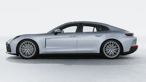 Vista exterior do Panamera 4 E-Hybrid, lateral esquerda