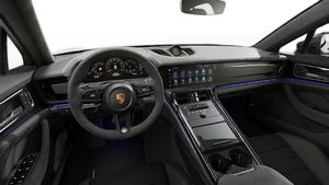 Vista interior, mostrando o volante e o painel de instrumentos de Panamera GTS