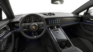 Vista interior, mostrando o volante e o painel de instrumentos de Panamera GTS