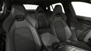 Vista interior, mostrando os bancos dianteiros do Panamera GTS