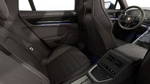 Vista interior, mostrando os bancos traseiros do Panamera 4S E-Hybrid