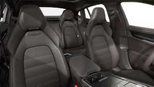 Vista interior, mostrando os bancos dianteiros do Panamera 4S E-Hybrid