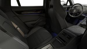 Vista interior, mostrando os bancos traseiros do Panamera Turbo E-Hybrid