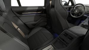 Vista interior, mostrando os bancos traseiros do Panamera Turbo E-Hybrid