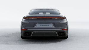 Vista exterior do Panamera Turbo E-Hybrid, de trás