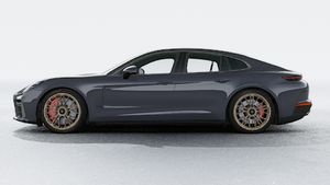 Vista exterior do Panamera Turbo E-Hybrid, lateral esquerda