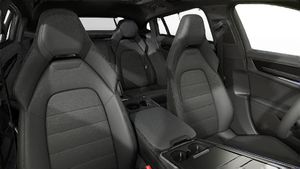 Interior view showing the front seats of Panamera 4 E-Hybrid Executive