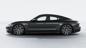 Exterior view of Taycan Black Edition showing the left side of the car