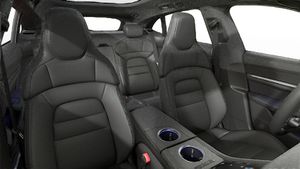 Interior view showing the front seats of Taycan 4 Cross Turismo