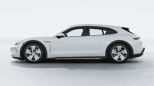 Exterior view of Taycan 4 Cross Turismo showing the left side of the car
