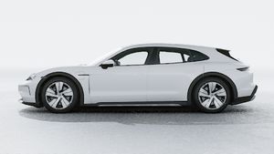 Exterior view of Taycan 4 Cross Turismo showing the left side of the car