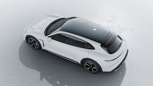 Exterior view of Taycan 4 Cross Turismo seen from above