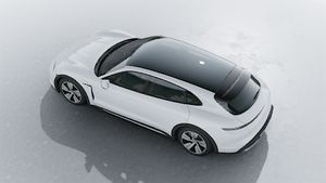 Exterior view of Taycan 4 Cross Turismo seen from above