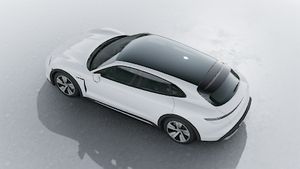 Exterior view of Taycan 4 Cross Turismo seen from above