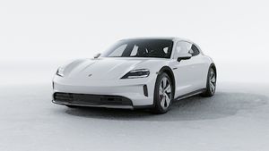 Exterior view of Taycan 4S Cross Turismo showing the front and left side of the car