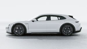 Exterior view of Taycan Turbo Cross Turismo showing the left side of the car