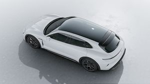 Exterior view of Taycan Turbo Cross Turismo seen from above